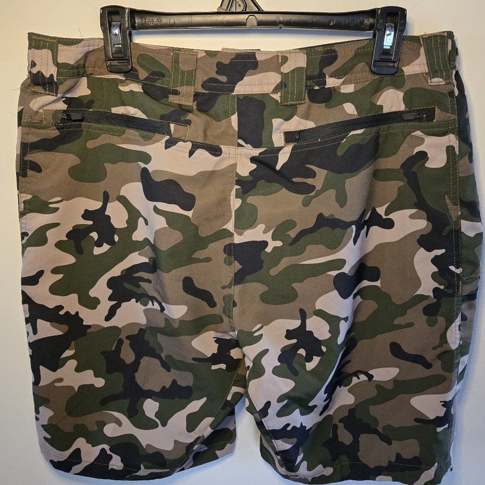Fintech Camo Shorts Mens Large 36 Elastic Side Waist 9-inch Inseam - Picture 3 of 8